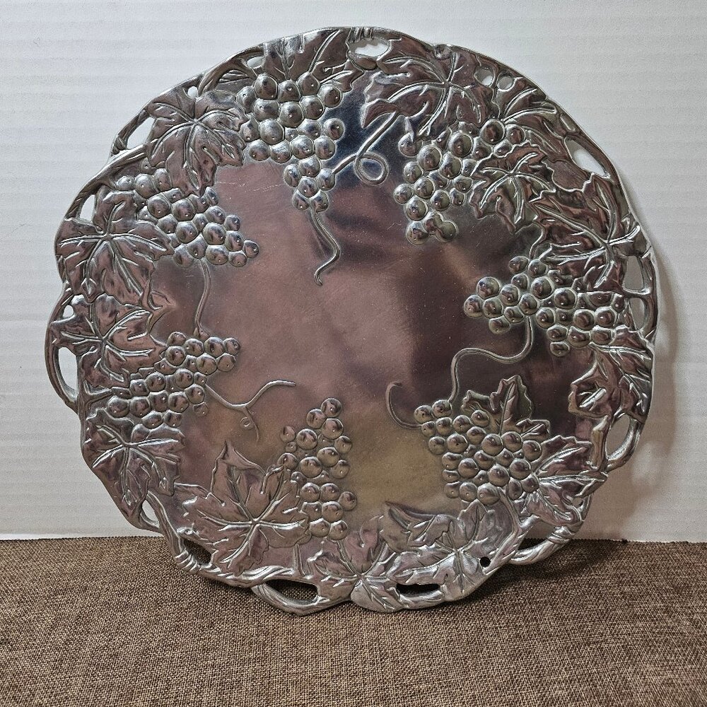 Gorgeous 1995 Aluminum Grape Design Arthur Court Round Serveware Platter 12"